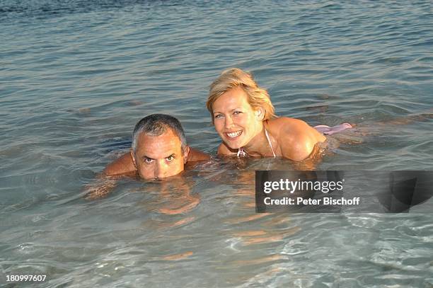Christine Döring, Lebensgefährte Gaspar Cano, Es Trenc/Mallorca/Spanien, , Wasser, Urlaub, Meer, Schauspieler, Schauspielerin, Bikini, Freund,...