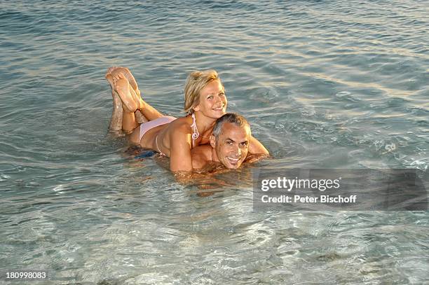 Christine Döring, Lebensgefährte Gaspar Cano, Es Trenc/Mallorca/Spanien, , Wasser, Urlaub, Meer, Schauspieler, Schauspielerin, schwimmen, Freund,...