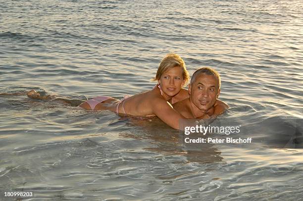 Christine Döring, Lebensgefährte Gaspar Cano, Es Trenc/Mallorca/Spanien, , Wasser, Urlaub, Meer, Schauspieler, Schauspielerin, schwimmen, Freund,...