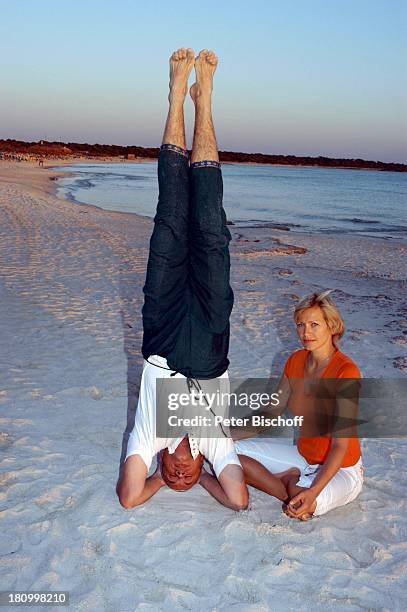 Christine Döring, Lebensgefährte Gaspar Cano, Es Trenc/Mallorca/Spanien, , Strand, Sand, Wasser, Meer, Urlaub, Schauspieler, Schauspielerin,...