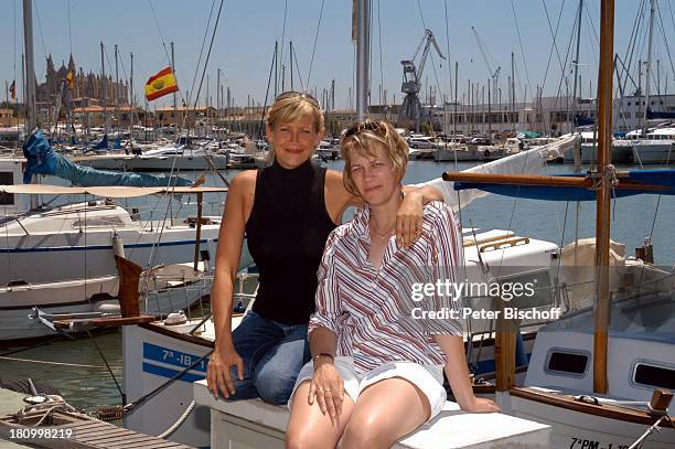 Christine Döring, Schwester Sabine Behrens, Puerto Deportivo Palma/Mallorca/Spanien, , Hafen, Boot, Wasser, Urlaub, Schauspielerin, Familie,...