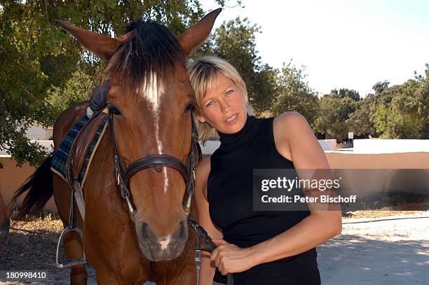 Christine Döring, , Escuela Equitacion de Mallorca/Mallorca/Spanien, Schauspielerin, Reitschule, reiten, Sport, Pferd, Tier, Koppel, Urlaub,