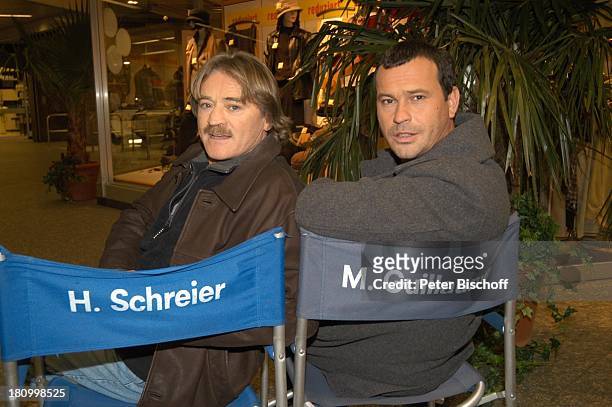 Hartmut Schreier, Michel Guillaume, , ZDF-Krimi-Serie "SOKO 5113", Folge 296 "Tödliche Pantomime", München, , Regie-Stuhl ;