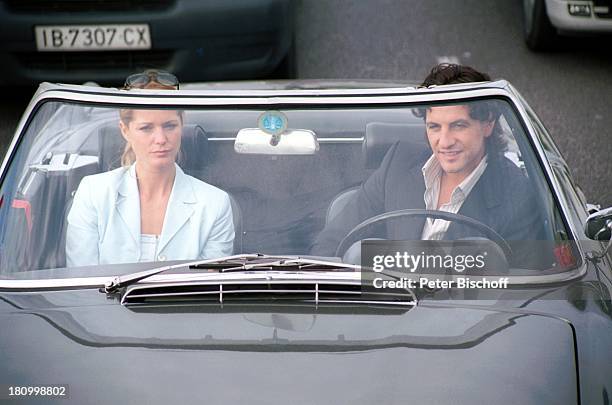 Gregor Törzs, Esther Schweins, ZDF-Serie "Denninger", Folge: "Unter Haien", Mallorca/ Spanien, , Auto, Autofahrt, Krimi, P.Nr 1007/2002