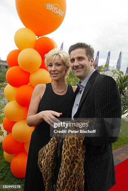 Claudia Jung , Ehemann Hans Singer, Verleihung Medienpreis ARD-Magazin "Brisant"-"Der goldene Wuschel", Berlin, Deutschland, Europa, , roter Teppich,...