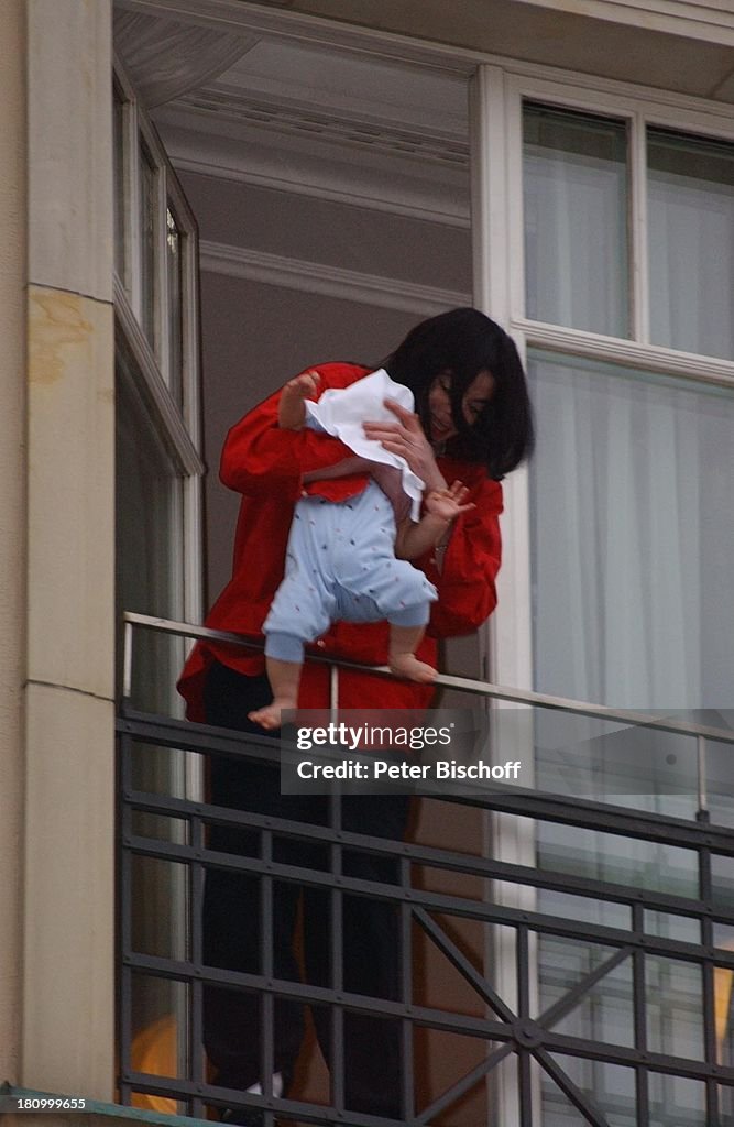 Michael Jackson, Baby Prince Michael II.(Sohn ), Verleihung des