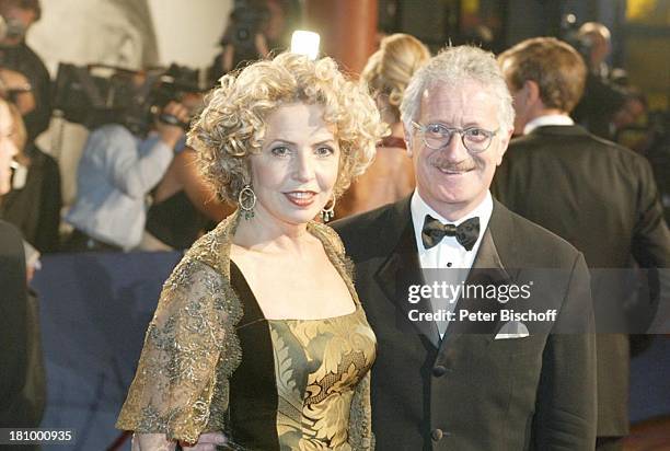 Michaela May, Dr. Jack Schiffer, ARD-Gala"Bambi 2002" Preisverleihung, "Estrell"Hotel, Berlin, Deutschland, Europa , Medienpreis, Empfang, P-Nr...