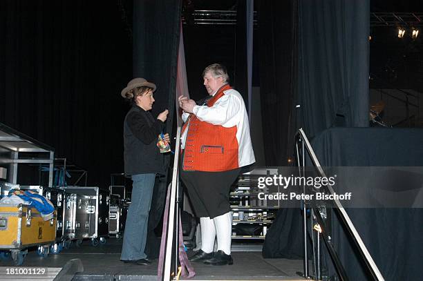 Wolfgang Schwalm, , Garderobiere, Hinter den Kulissen, MDR-Show "Stefans Tourneegeplauder" über die "Superhitparade der Volksmusik", Bremen, ,...