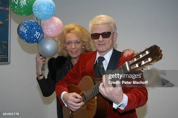 Heino, Ehefrau Hannelore Kramm, Vorfeier zur Silberhochzeit-25.Hochzeitstag, neben der MDR-Show "Stefans Tourneegeplauder" über die "Superhitparade...