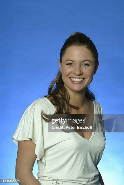 Julia Thurnau, Porträt: Schauspielerin, geb. , Sternzeichen: Zwillinge, Pressekonferenz zum ARD 3-Teiler, "Liebe, Lügen, Leidenschaften", Hamburg, ,...