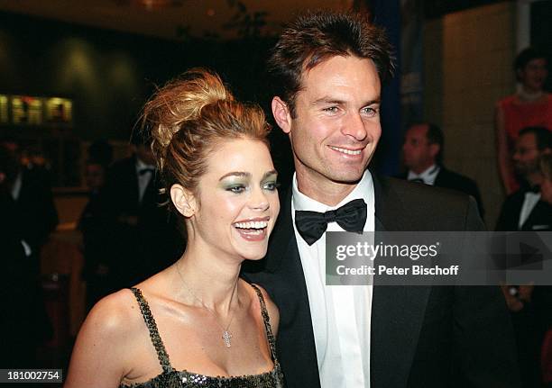 Denise Richards, Freund Patrick Muldoon, , "James Bond"-Film-Premiere "Die Welt ist nicht genug", Berlin, Deutschland, Europa, Ufa-Filmpalast, ,...