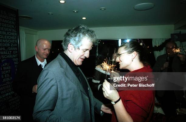 Ilja Richter, Lebensgefährtin Barbara Ferun, 50. Geburtstag, auf dem Main-Dampfer "Johann Wolfgang von Goethe", Frankfurt, , Glas, Getränk,...