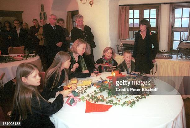 Christine Hoppe , Zwillingstöchter Clara Magdalena und Marie Christine , Schwester Josephine Hoppe, ihr Sohn Oscar, Mutter Friederike Hoppe, ,...