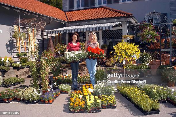 Anita Hofmann , Schwester Alexandra Hofmann , Meßkirch, , Musikerin, Sängerin, Gesangsduo, Geschwisterduo, Stadtbummel, Blumen, Blumenladen, Promis,...