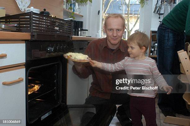 Sven Riemann, Tochter Johanna Riemann, Homestory, Berlin, Deutschland, Europa/Köpenick, , Küche, Schauspieler, Pizza, backen, machen, kochen,...