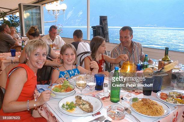 Daniela Lohmeyer, Christoph Schobesberger, Tochter Lea-Maria Schobesberger , Marleine Schobesberger , Urlaub, Limone sul Garda/Italien, , Gardasee,...