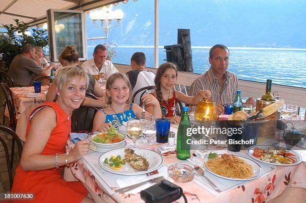 Daniela Lohmeyer, Christoph Schobesberger, Tochter Lea-Maria Schobesberger , Marleine Schobesberger , Urlaub, Limone sul Garda/Italien, , Gardasee,...