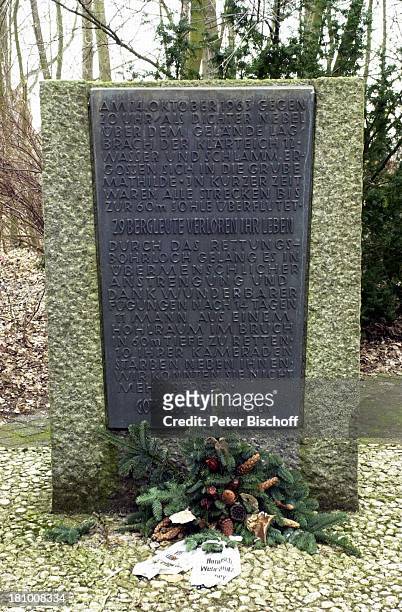 Gedenk-Stein, Gedenkstätte "Das Wunder von Lengede", Lengede bei Braunschweig, , Bergwerk, Denkmal, ;P-Nr 205/03