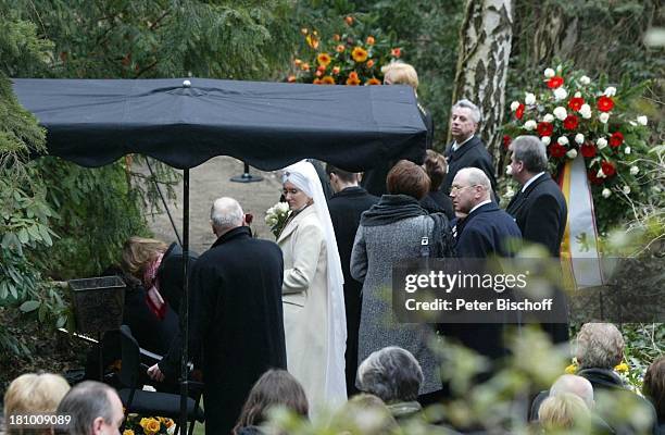 Beatrice Buchholz , Trauergäste, Beerdigung von Horst Buchholz, Waldfriedhof Berlin, Deutschland, Europa, ,