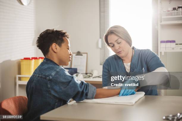 child with arm injury at doctors office - elbow bandage stock pictures, royalty-free photos & images