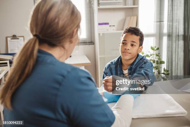 child with arm injury at doctors office - elbow bandage stock pictures, royalty-free photos & images