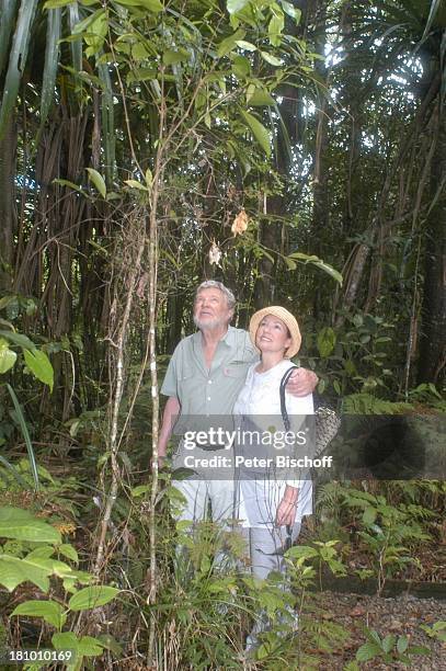 Hardy Krüger sen., Ehefrau Anita Krüger, Urlaub, Kreuzfahrt, Suva/Viti Levu/Fiji-Inseln/Südpazifik, , Südsee, Forest Park: "Colo-I-Suva", Pazifik,...