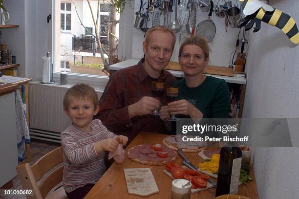 Johanna Riemann, Vater Sven Riemann, Ehefrau Cathrin Riemann, , Homestory, Berlin, Deutschland, Europa/Köpenick, , Küche, Schauspieler, Pizza,...