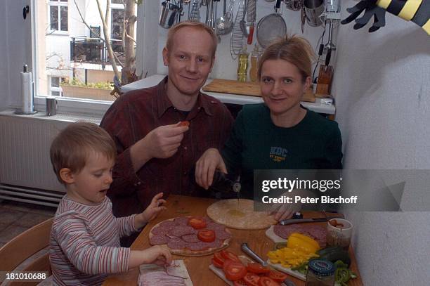 Johanna Riemann, Vater Sven Riemann, Ehefrau Cathrin Riemann, , Homestory, Berlin, Deutschland, Europa/Köpenick, , Küche, Schauspieler, Pizza,...