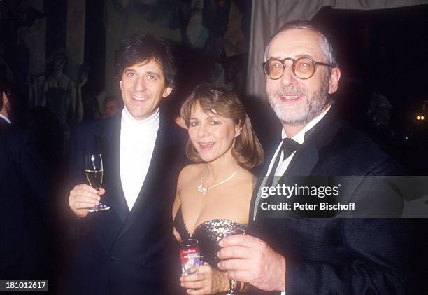 Cornelia Froboess , Ehemann Dr.Hellmuth Matiasek , Ilja Richter , nach der TV-.Gala "Durch dich wird die Welt erst schön", München, , "Gäretner...