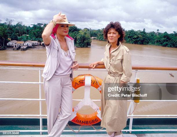 Nadja Tiller, Anja Kruse, , ZDF-Reihe "Traumschiff", Folge 11, "Amazonas/Brasilien", Episode "Frau Schliemann und das Abenteuer", MS "Astor",...