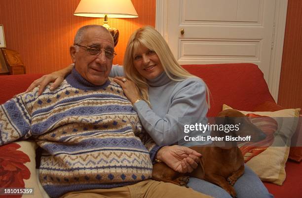 Marlene Charell, Ehemann Roger Pappini, Homestory, La Rochette/Savoyen/Frankreich, , Sängerin, Showmasterin, Tänzerin, Hund, Dackel, Tier, Familie,...