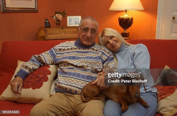 Marlene Charell, Ehemann Roger Pappini, Homestory, La Rochette/Savoyen/Frankreich, , Sängerin, Showmasterin, Tänzerin, Hund, Dackel, Tier, Familie,...