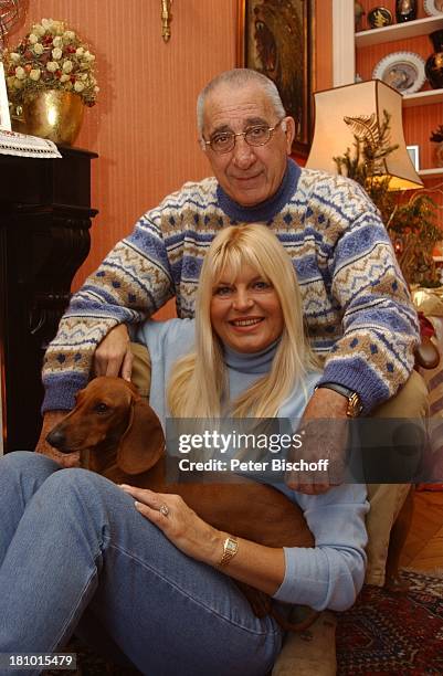Marlene Charell, Ehemann Roger Pappini, Hund: "Max", Homestory, La Rochette/Savoyen/Frankreich, , Sängerin, Tänzerin, Showmasterin, Familie, Mann,...
