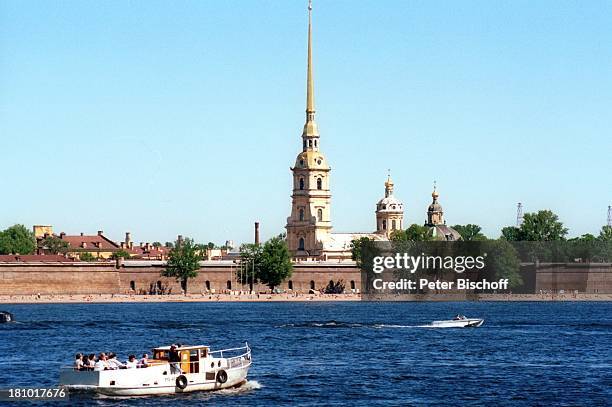 Peter-Paul-Kathedrale, St. Petersburg, , Russland, Europa, Kirche, historisches Gebäude, Wasser, Fluss, Boot, Reise,