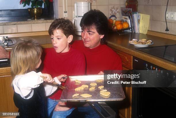 Wolfgang Edenharder, Tochter Linda, Sohn Christian, Homestory, Regenstauf, , Musiker, Familie, Sänger, Plätzchen backen, Familie, Promis,...