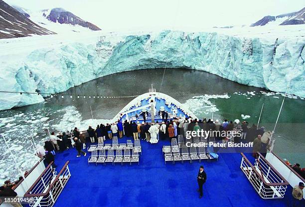 Kreuzfahrtschiff MS "Astor", , Spitzbergen, Norwegen, Europa, Nördliches Eismeer, Eis, Eisberg, Arktis, Reise, Kreuzfahrt, Luxus, Schiff, Schiffe,...