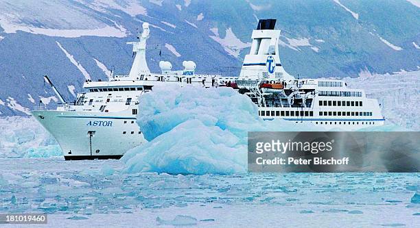 Kreuzfahrtschiff MS "Astor", , Spitzbergen, Norwegen, Europa, Nördliches Eismeer, Eis, Eisberg, Arktis, Reise, Kreuzfahrt, Luxus, Schiff, Schiffe,...