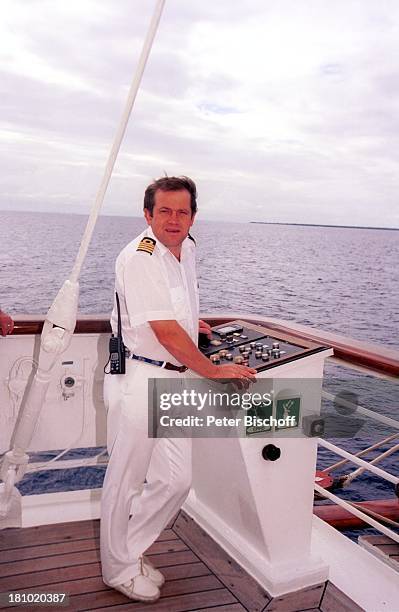 Brunon Borowka , Luxus-Segelschiff "Star Clipper", Golf von Honduras, Mittelamerika, , Uniform, Kreuzfahrt, Kontroll-Pult, Reise, ;P-Nr 1195-02