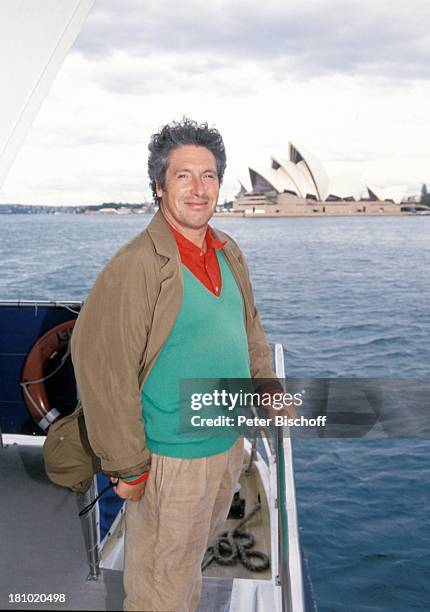 Volker Brandt, Urlaub während der Dreharbeiten zur PRO 7 - Serie "Glückliche Reise", Folge 11, "Fidschi", , Sydney/Australien, Meer, Boot, Oper von...