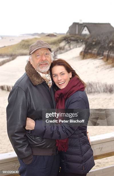 Karl Dall, Tochter Janina, Sylt, , Strand, Dünen, Ostsee, Meer, umarmen, Mütze, ;P-Nr. 009/03