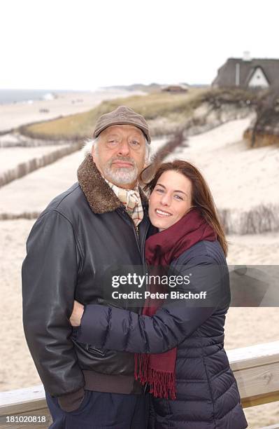 Karl Dall, Tochter Janina, Sylt, , Strand, Dünen, Ostsee, Meer, umarmen, Mütze, ;P-Nr. 009/03