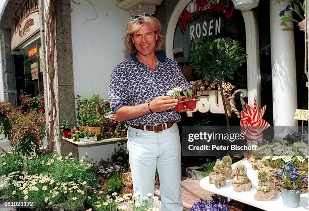 Hansi Hinterseer , Kitzbühel, Tirol, ; sterreich, Heimat, Volksmusikant, Heimatsänger, Sänger, Musik, Volksmusik, Blumenladen, Geschäft, Blumen,...