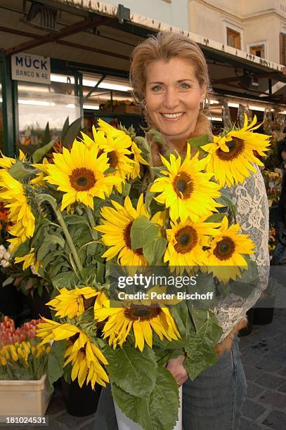 Christine Mayn, Blumenmarkt, Markt, Sonnenblumen, Sonnenblume, Blume, Blumen, Urlaub, Bozen, Südtirol, Italien, Promis, Prominenter, Prominente, ,