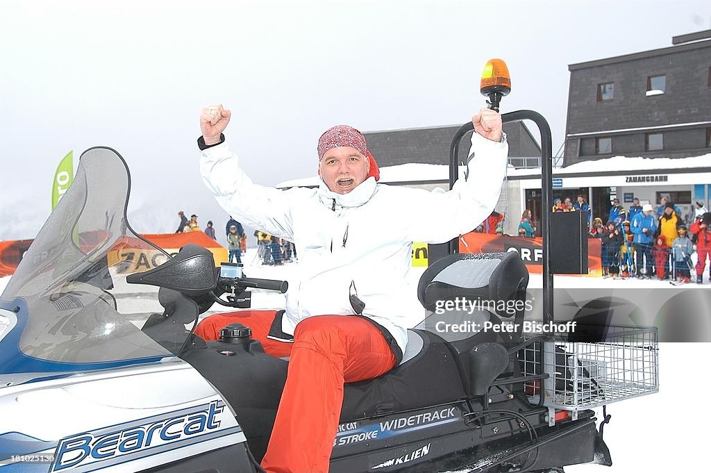 DJ ; tzi, beim 'Prominenten-Schlittenrennen', Montafon, 16.01.200