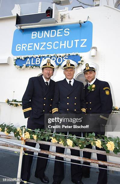 Elmar Gehlen, Rüdiger Joswig, Patrick Gräser, , ZDF-Reihe "Küstenwache" - Folge: "Zwischen Himmel und Hölle" , 7. Staffel, , Küstenwachboot...