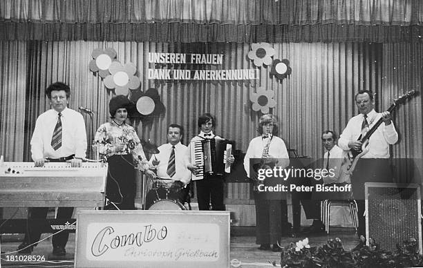 Band vom Vater von Roberto Grießbach , mit Saxophon: Roberto, Musik, Bühne, Instrument spielen, Instrumente, Schlagzeug, Gitarre, Klavier, Akordion,...