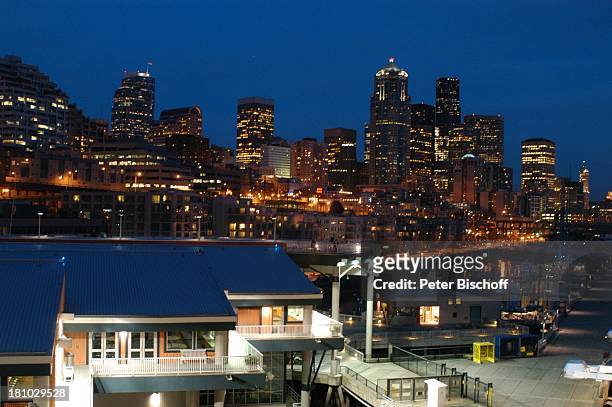 Seattle, Skyline bei Nacht, Nachtaufnahme, Waterfront, Hochhäuser, Hafen, Bundesstaat Washington, USA, Amerika, Nordamerika, Reise, 532/2003,