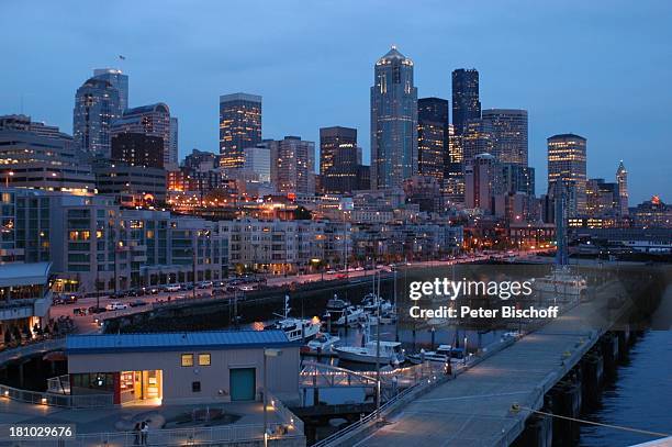 Seattle, Skyline bei Nacht, Nachtaufnahme, Waterfront, Hafen, Hochhäuser, Bundesstaat Washington, USA, Amerika, Nordamerika, Reise, 532/2003,