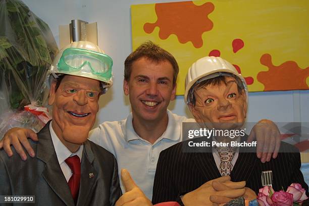 Dr. Stefan Lichter , Gerhard-Schröder-Puppe, Joschka-Fischer-Puppe, Köln, , "GUM-Studios" , Set, Kulisse, Studio, Gummipuppe, Bauhelm, Schutzhelm,...