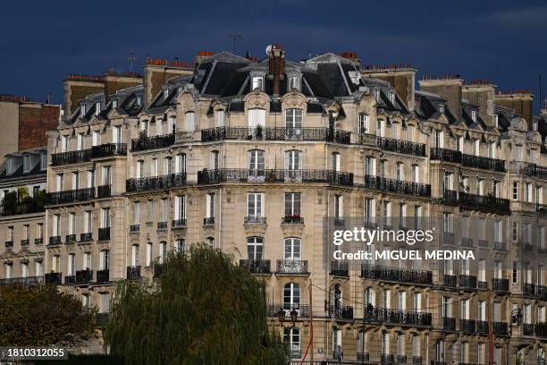 Haussmann Railing 942 Haussmann Architecture Stock Photos, High-Res Pictures, and Images ...
